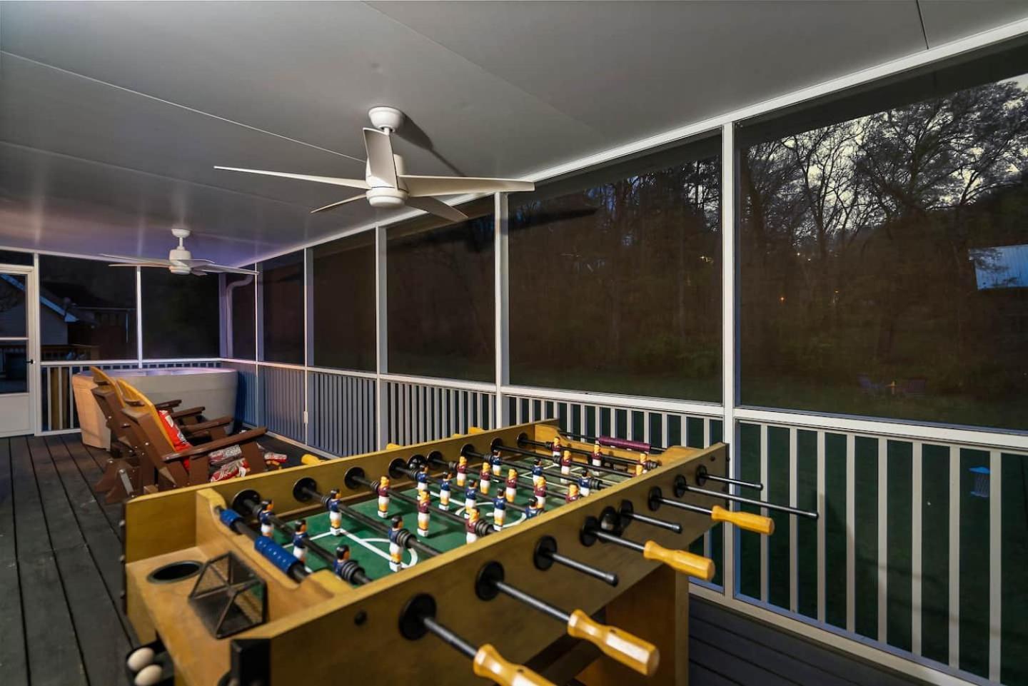 1 Mile To Pkwy, Pets, Hot Tub, Creekside, Porch Villa Pigeon Forge Exterior photo